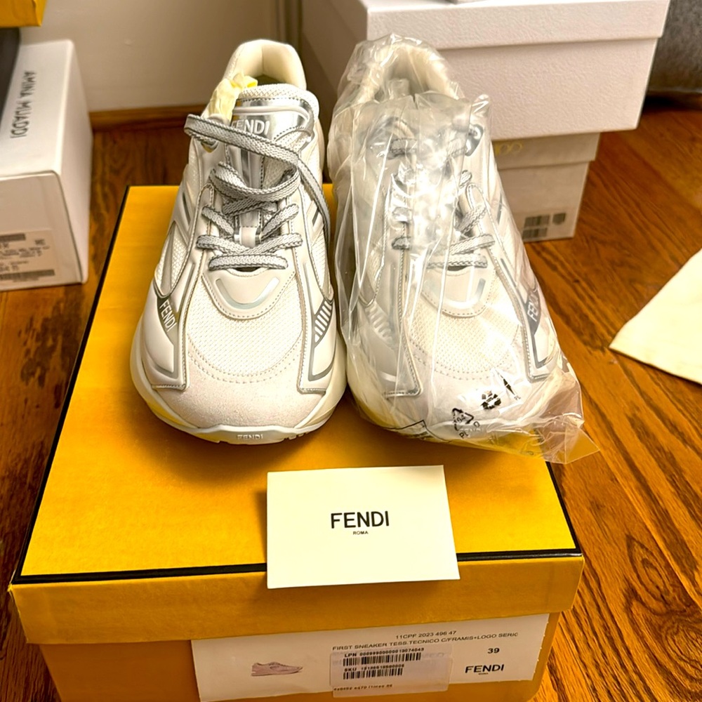Never been worn Fendi first Sneakers Tess Tecnico c/framis + logo Deric
